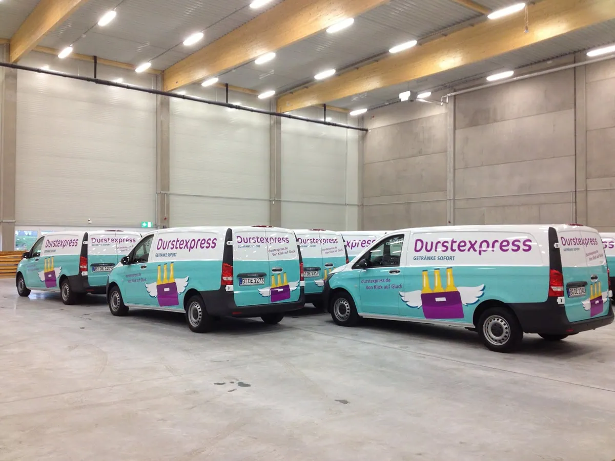 Durstexpress Flotte: Teilfolierung im unteren Fahrzeugbereich mit aufgesetzten, konturgeschnittenen Digitaldrucken